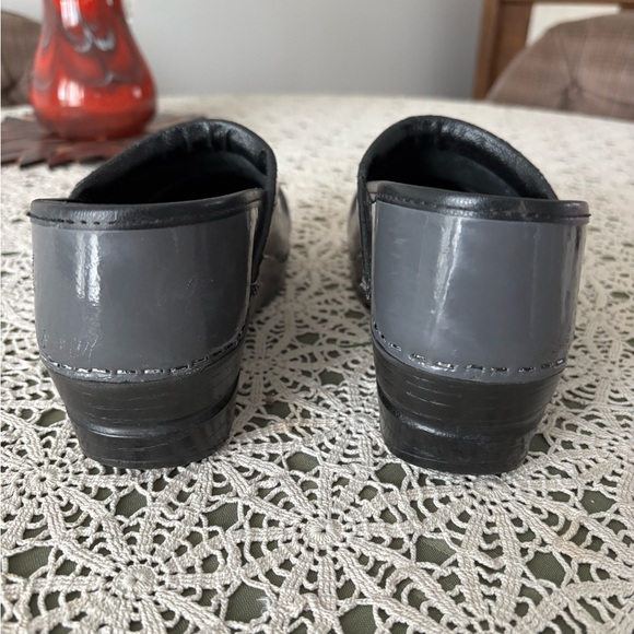 Sanita Gray patent leather clogs size 38 (7 to 7.5 US) Preloved. - Picture 5 of 11